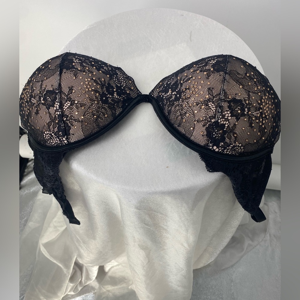Victoria’s Secret black push up bras. Gently used. Black w/ lace.